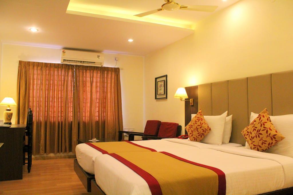 Yasodha Towers Hotel Hosur Exterior photo