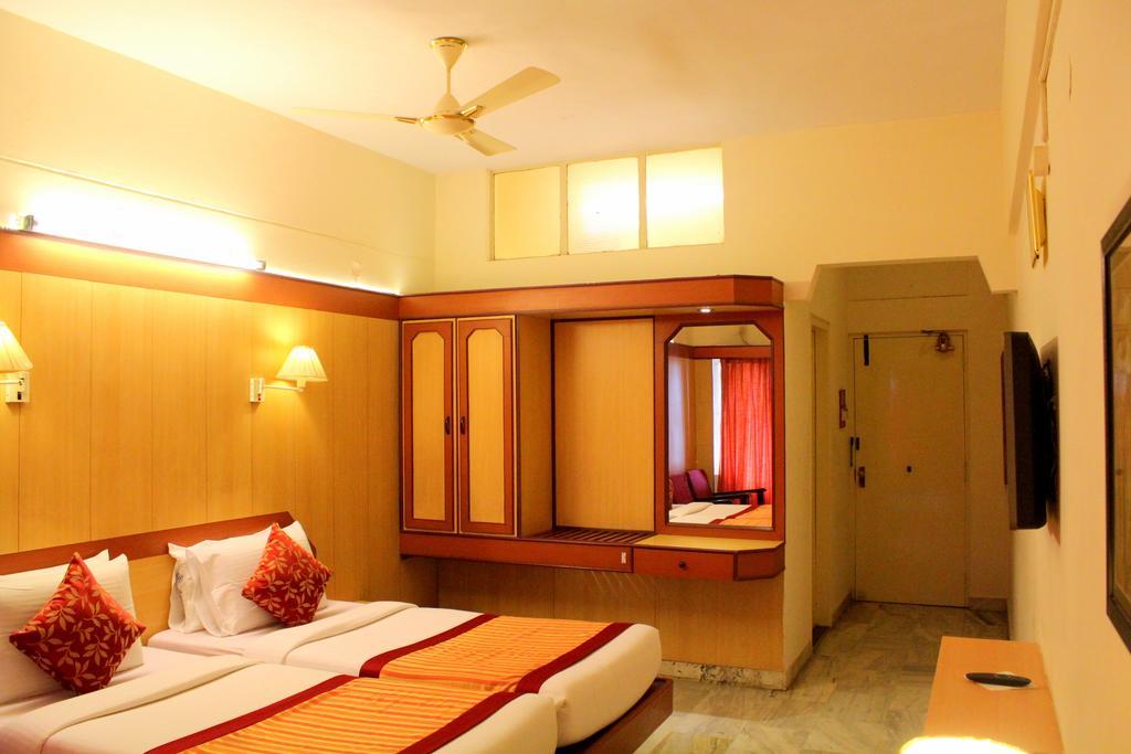 Yasodha Towers Hotel Hosur Exterior photo